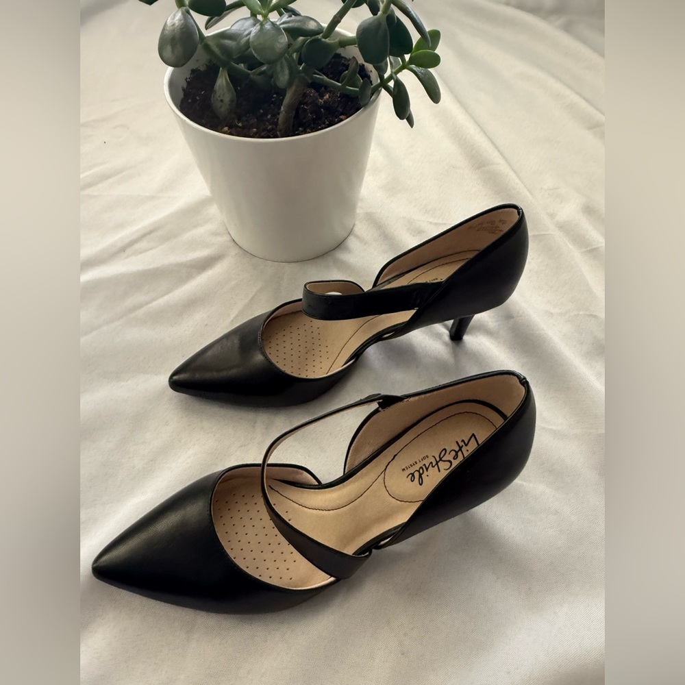 Life Stride Classic Black Heels, size 10W